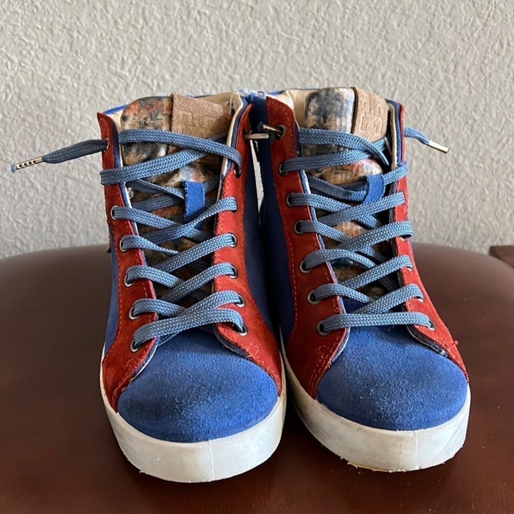 Women's High-Top Sneakers - Blue and Red